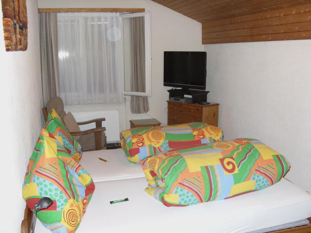 Hotel Pez Ault Disentis Quarto foto